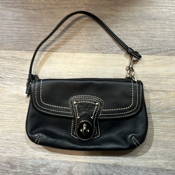 Coach Legacy small black leather wristlet - Picture 2 of 4